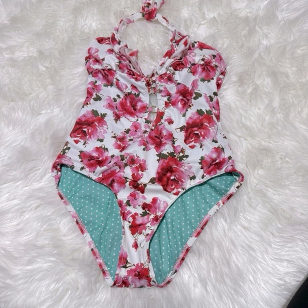 Guess floral one piece swimsuit size M